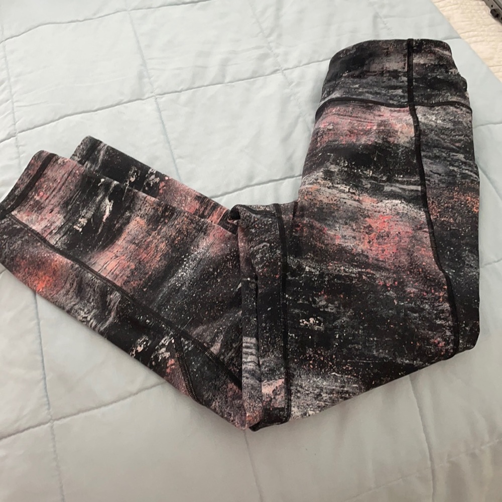 Lululemon cropped leggings with side pockets.